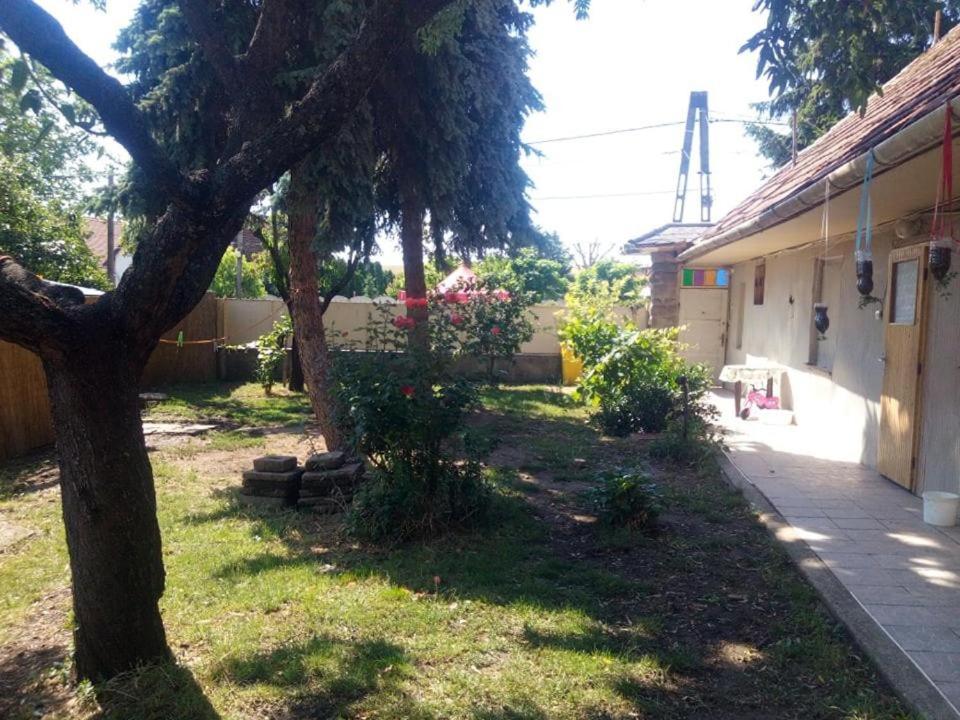 Kert Övezeti Lakás Gyöngyös Exterior foto